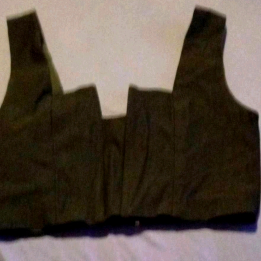 A cropped tank top🔥 - Picture 1 of 5